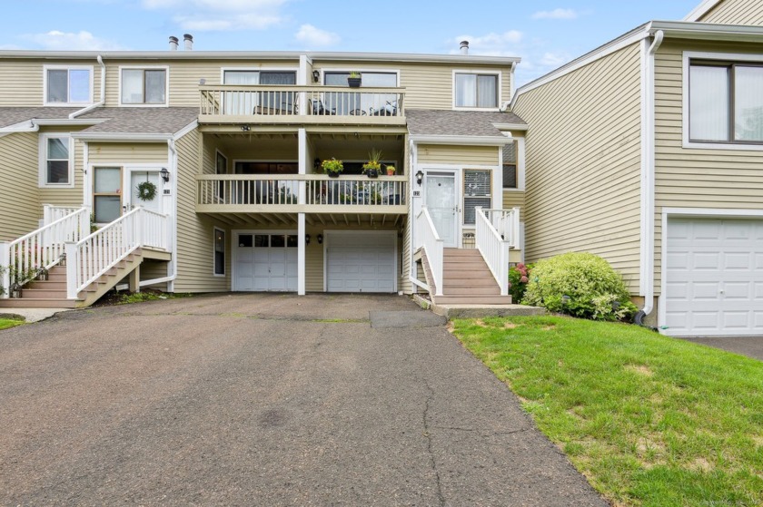 Immaculate tri-level townhouse nestled in beautifully landscaped - Beach Condo for sale in Branford, Connecticut on Beachhouse.com