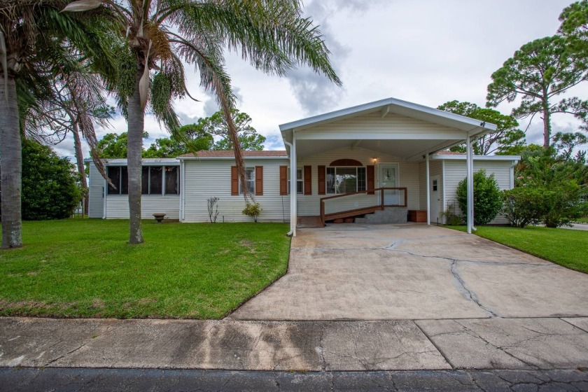 This well maintain home has 3 bedroom 2 bath and comes furnished - Beach Home for sale in Port Orange, Florida on Beachhouse.com