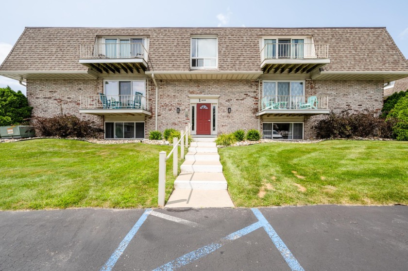 This stunning 2-bedroom condo is adorable, affordable - Beach Condo for sale in Saint Joseph, Michigan on Beachhouse.com