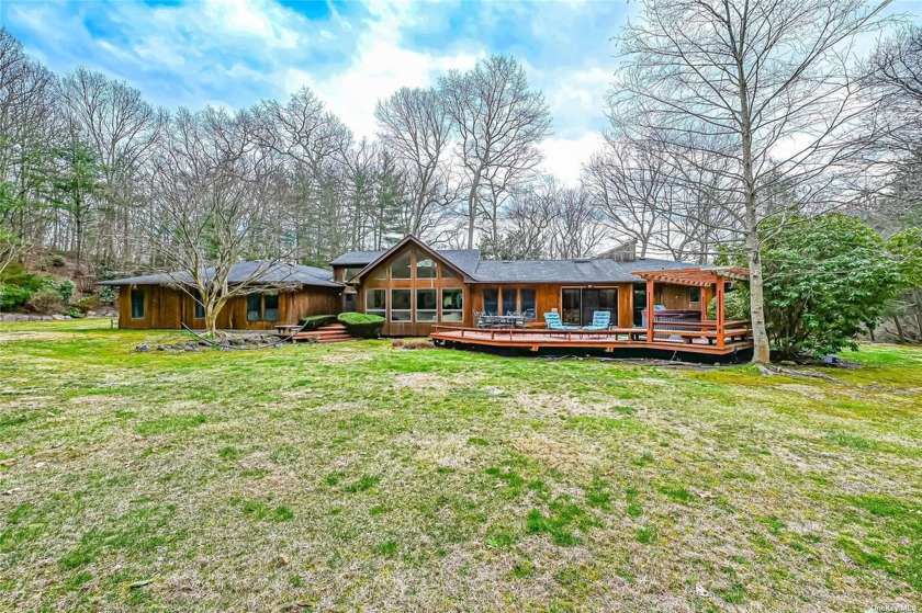Introducing 39 Timber Ridge Dr, a stunning property on 2 Acres - Beach Home for sale in Laurel Hollow, New York on Beachhouse.com