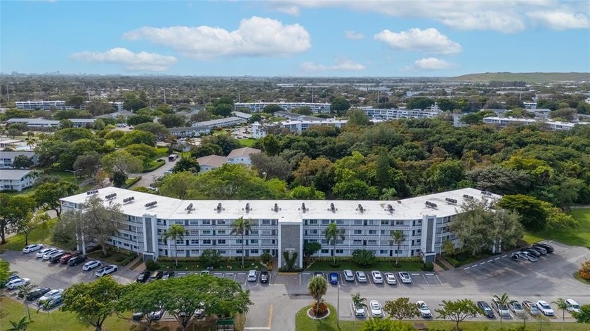 Immaculate and move-in ready first-floor condo offering 1,000 sq - Beach Condo for sale in Deerfield Beach, Florida on Beachhouse.com