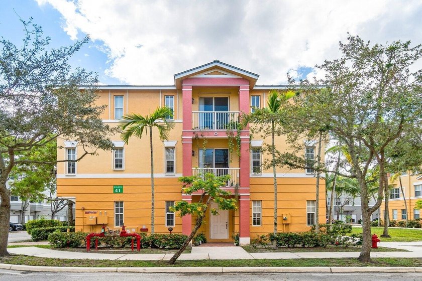 Meticulously Maintained 4BR/3.5BA Townhome in Royal Palm - Beach Townhome/Townhouse for sale in Royal Palm Beach, Florida on Beachhouse.com