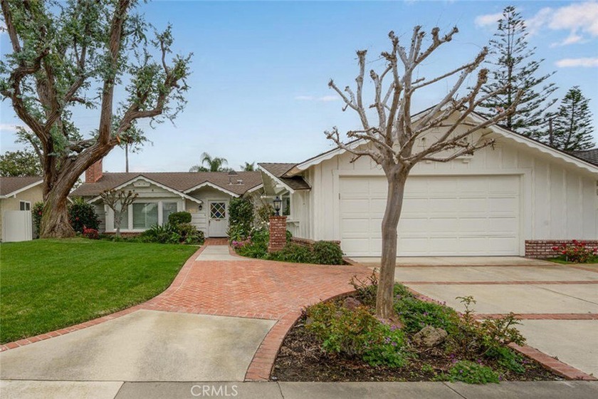 Welcome to this well-maintained and expanded Plymouth Model - Beach Home for sale in Rossmoor, California on Beachhouse.com