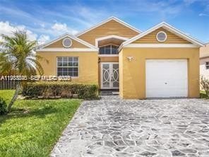 Lakefront home in the heart of Miramar! Property boasts 3bd/2bth - Beach Home for sale in Miramar, Florida on Beachhouse.com