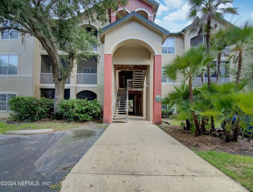 Welcome to this elegant property, showcasing a visually pleasing - Beach Condo for sale in Ponte Vedra Beach, Florida on Beachhouse.com