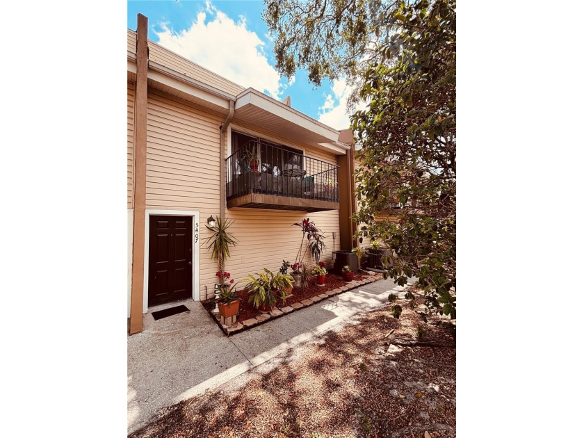 **MOTIVATED OWNER**TWO CAR GARAGE ** TAKE ADVANTAGE OF THIS - Beach Condo for sale in Tampa, Florida on Beachhouse.com