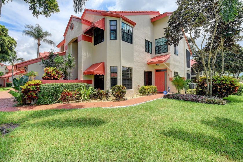 YOU'LL FALL IN LOVE W/THIS HOME THE MINUTE YOU STEP INSIDE! - Beach Condo for sale in Delray Beach, Florida on Beachhouse.com