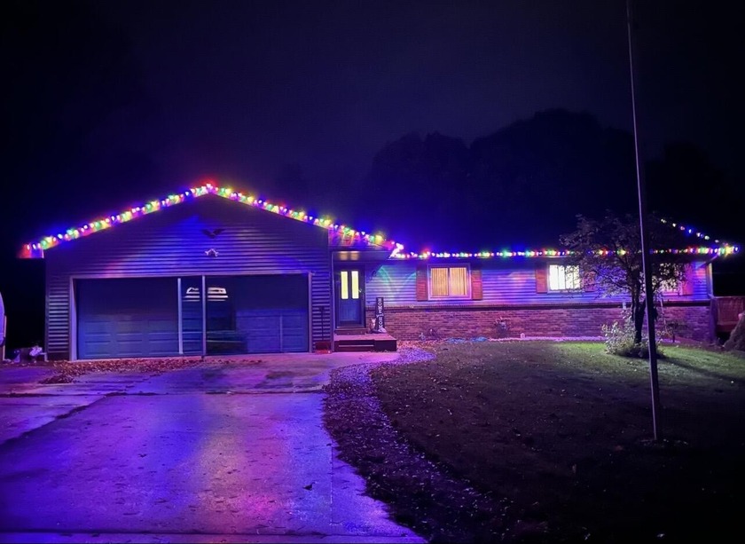 Rare 3+ Bed 3 Bath family home in the highly sought after Grand - Beach Home for sale in Traverse City, Michigan on Beachhouse.com