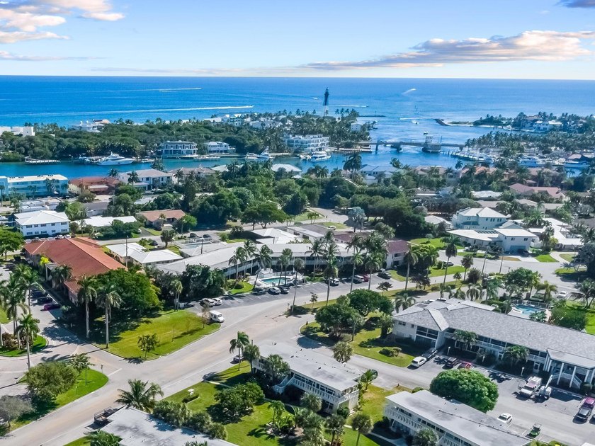 Live East! GREAT 2 bedroom 2 full bath condo in Lighthouse Point - Beach Condo for sale in Lighthouse Point, Florida on Beachhouse.com