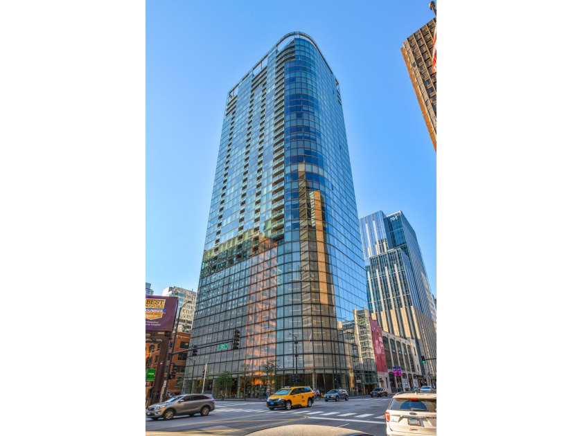 Stunning 2Bedroom/2Bathroom condo in award winning contemporary - Beach Condo for sale in Chicago, Illinois on Beachhouse.com
