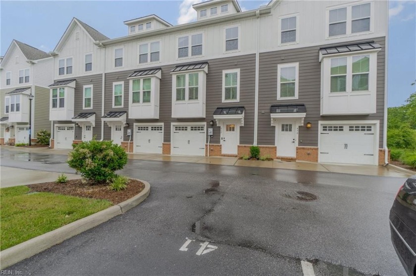 Newer Tri-level townhome with attached garage!  Located in the - Beach Townhome/Townhouse for sale in Norfolk, Virginia on Beachhouse.com