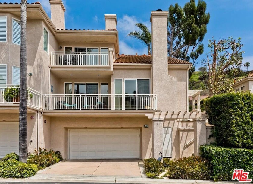 Welcome to this bright and inviting 3-bedroom, 3-bath townhouse - Beach Condo for sale in Pacific Palisades, California on Beachhouse.com