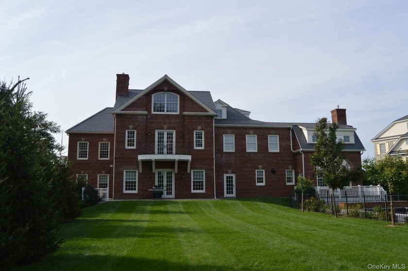 Nestled in the heart of The Bronx, New York, this stunning - Beach Home for sale in Bronx, New York on Beachhouse.com