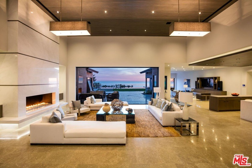 Stylish design and modern elegance unite in this sexy - Beach Home for sale in Malibu, California on Beachhouse.com