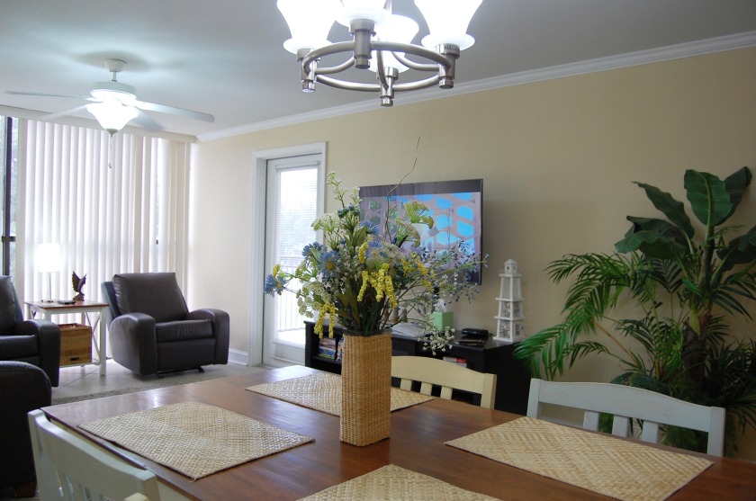 Clean and cozy two bedroom Condo. Military Per-Diem - Beach Vacation Rentals in Biloxi, Mississippi on Beachhouse.com