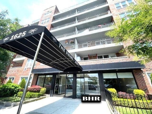 SHEEPSHEAD BAY/ THE VIKING 2 bedroom 1 bath jr. 4 unit on top - Beach Apartment for sale in Brooklyn, New York on Beachhouse.com