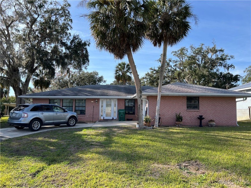 Waterfront treasure!  Just one mile to the gulf, ideal - Beach Home for sale in Crystal River, Florida on Beachhouse.com