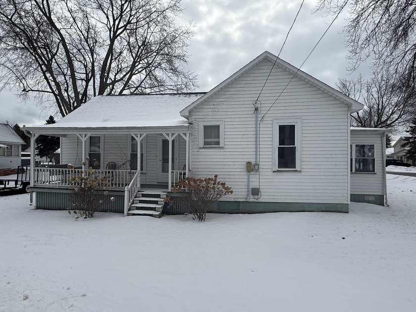 Opportunity knocks with this 3-bedroom, 2-bath home just a short - Beach Home for sale in East Tawas, Michigan on Beachhouse.com