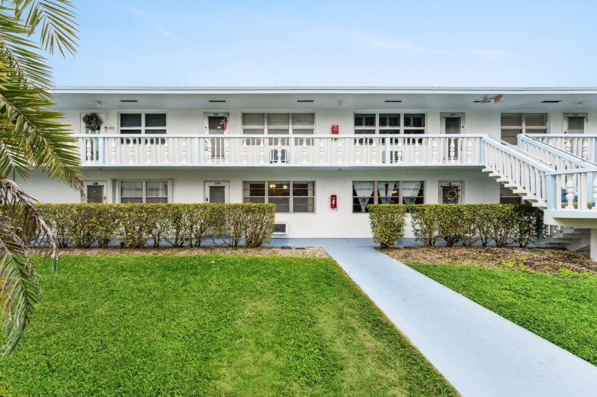 Discover your peaceful retreat in this beautifully renovated 1 - Beach Condo for sale in West Palm Beach, Florida on Beachhouse.com