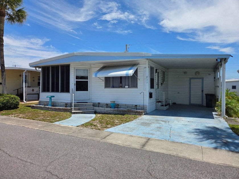This 2 bed 1.5 bath home is located in Teakwood Village a 5 Star - Beach Home for sale in Largo, Florida on Beachhouse.com