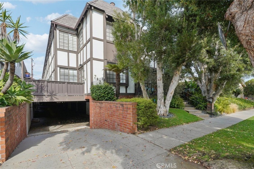 BACK ON THE MARKET! IF YOU MISSED IT THE FIRST TIME, DON'T MISS - Beach Condo for sale in Santa Monica, California on Beachhouse.com