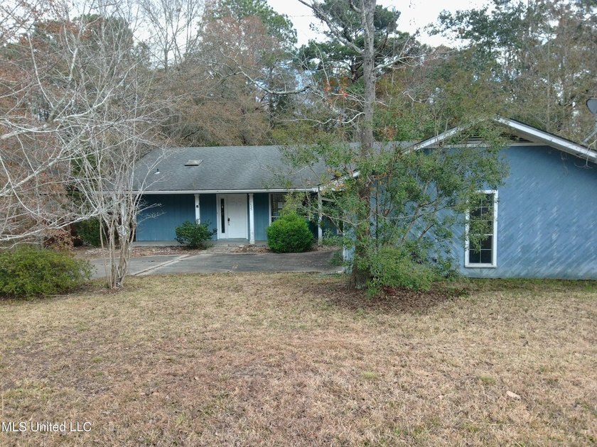 Spacious Living & Versatile Workshop Space! Welcome home to a - Beach Home for sale in Diamondhead, Mississippi on Beachhouse.com