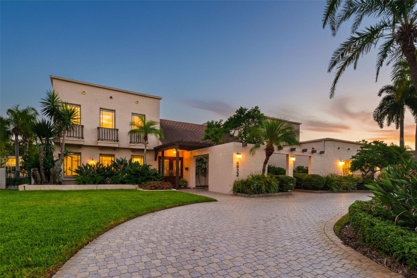 Welcome to your waterfront oasis in the highly sought-after - Beach Home for sale in Tampa, Florida on Beachhouse.com