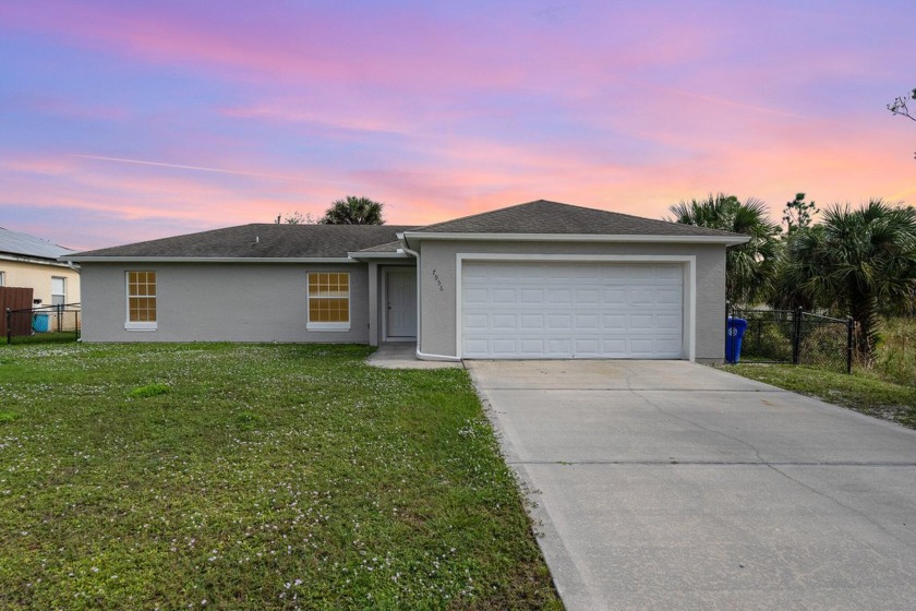 Welcome to 7956 102nd Ave in Vero Beach! This beautifully - Beach Home for sale in Vero Beach, Florida on Beachhouse.com