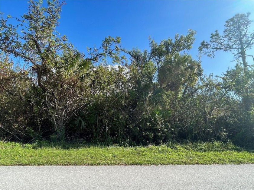 Wonderful building lot in East Englewood. Easy access to all of - Beach Lot for sale in Englewood, Florida on Beachhouse.com