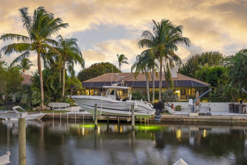 Classic Florida Home with Waterfront Living. Welcome to 8859 SE - Beach Home for sale in Hobe Sound, Florida on Beachhouse.com