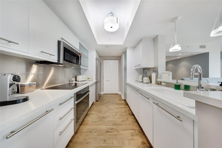 Beautiful 2 Bed+DEN/2.5 Bath top-floor residence with a private - Beach Condo for sale in Miami Beach, Florida on Beachhouse.com