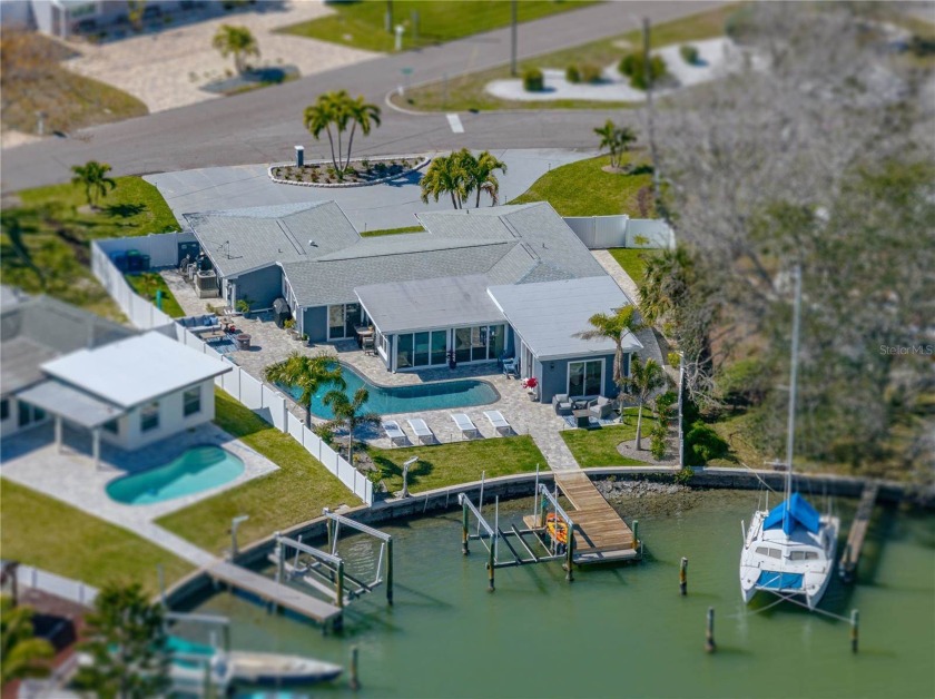 Incredible Intracoastal Retreat! Make yourself at home at this - Beach Home for sale in Redington Beach, Florida on Beachhouse.com