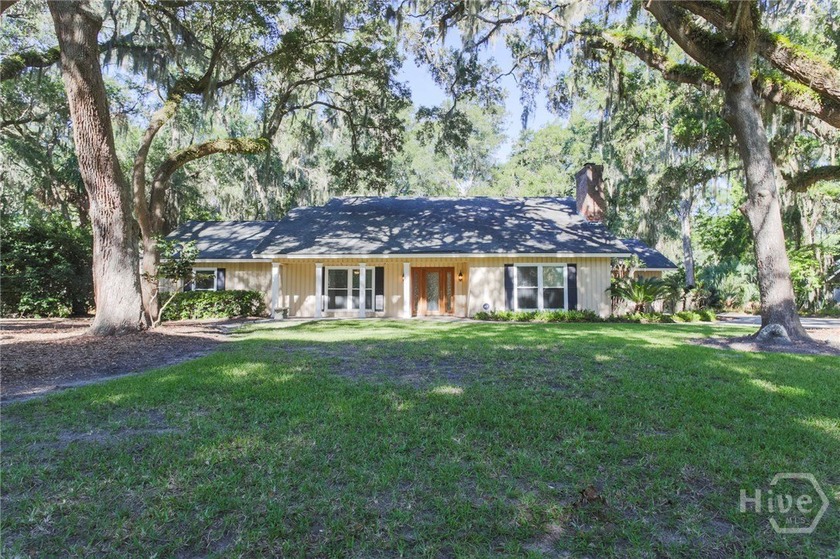 Lovely 3 bedroom, 2.5 bath, 2543 sq ft home on full size lot - Beach Home for sale in Savannah, Georgia on Beachhouse.com