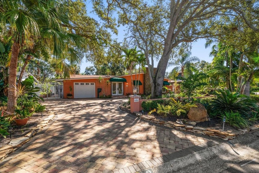 Welcome to VILLA HERMOSA--a hidden gem tucked away in the highly - Beach Home for sale in St. Petersburg, Florida on Beachhouse.com