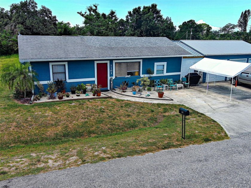 Charming and updated 3-bedroom, 1-bath home featuring two - Beach Home for sale in Nokomis, Florida on Beachhouse.com