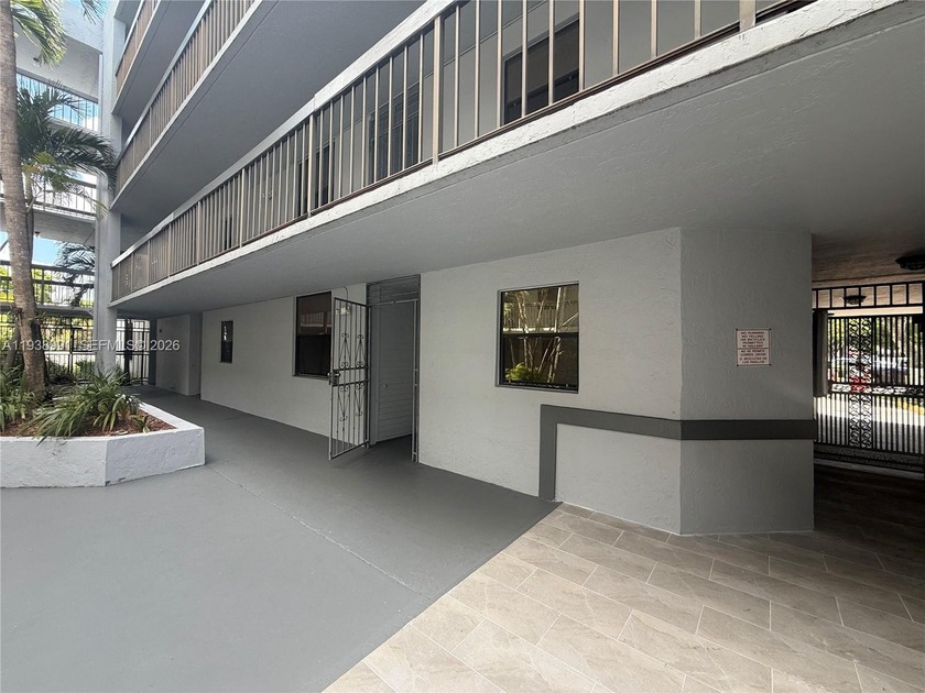 Welcome to this charming 2-bedroom, 2-bath corner-unit,  Vista - Beach Condo for sale in Miami, Florida on Beachhouse.com