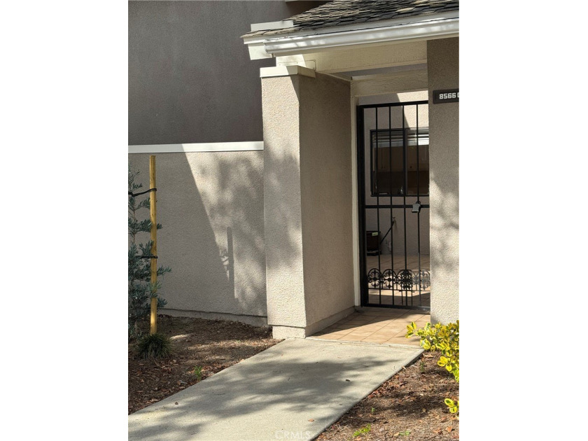 This home is a 2 bedroom 2 bath home in the adult community of - Beach Condo for sale in Huntington Beach, California on Beachhouse.com