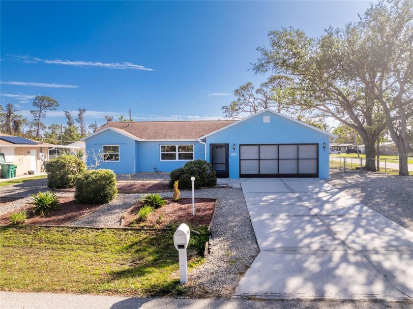 Charming 3-Bedroom Home in Englewood, Florida.
Move-in ready and - Beach Home for sale in Englewood, Florida on Beachhouse.com