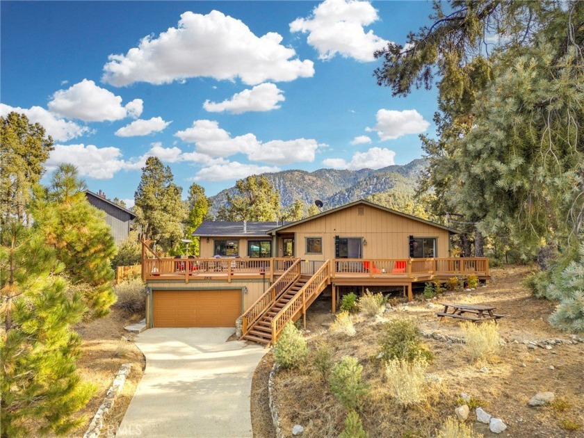 Welcome to your dream mountain retreat, a stunning single-level - Beach Home for sale in Pine Mountain Club, California on Beachhouse.com