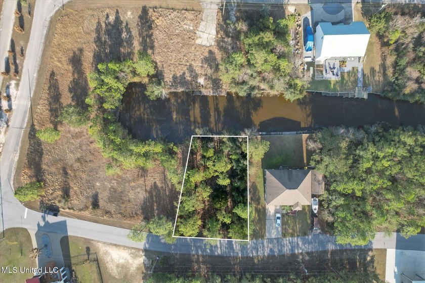 Large waterfront lot on the Mississippi Gulf Coast in the - Beach Lot for sale in Diamondhead, Mississippi on Beachhouse.com