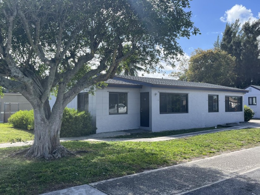 Downtown Delray property with two single-family homes located - Beach Townhome/Townhouse for sale in Delray Beach, Florida on Beachhouse.com