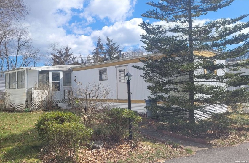 Come see Mobile Home Unit #51 in Westhampton Beach! 2 Bedroom,1 - Beach Home for sale in Westhampton Beach, New York on Beachhouse.com