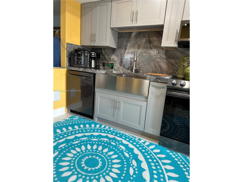 Welcome to this fabulous enclave in Kendall! This beautifully - Beach Townhome/Townhouse for sale in Miami, Florida on Beachhouse.com