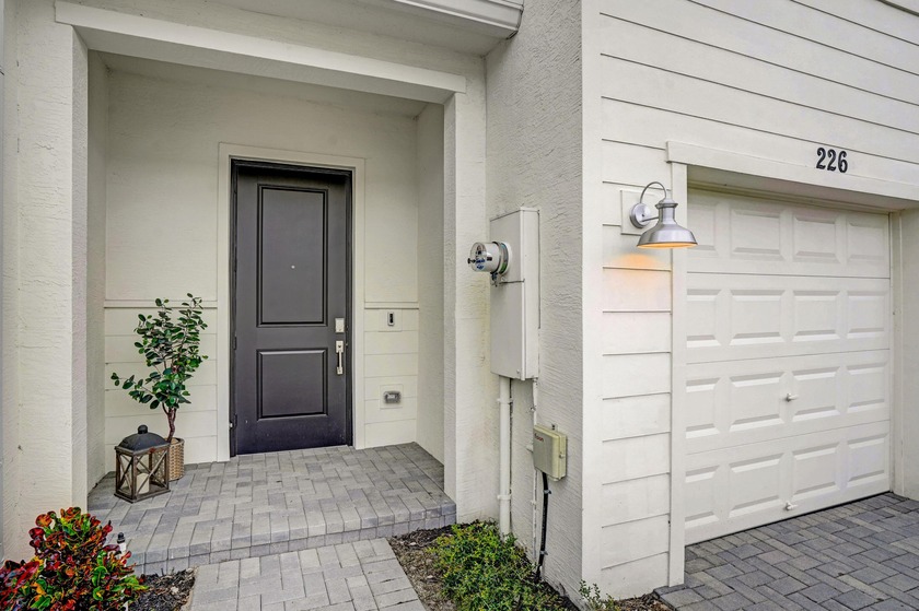 We are pleased to share details about a beautiful - Beach Townhome/Townhouse for sale in Port Saint Lucie, Florida on Beachhouse.com