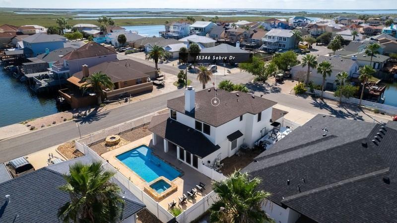 Welcome to your fisherman's dream home situated on a spacious - Beach Home for sale in Corpus Christi, Texas on Beachhouse.com