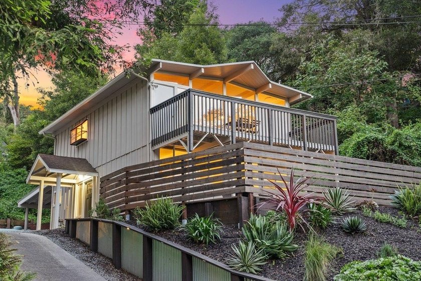 Beautifully remodeled 3 bedroom, 2 bathroom home with an - Beach Home for sale in Aptos, California on Beachhouse.com
