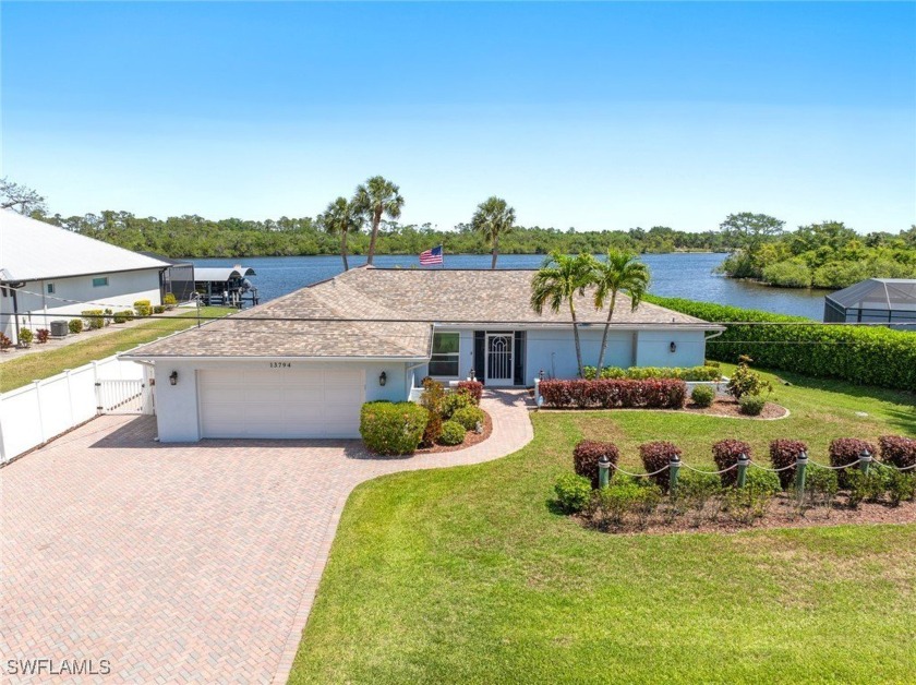 Beautiful Direct River front home with spectacular views!! This - Beach Home for sale in Fort Myers, Florida on Beachhouse.com