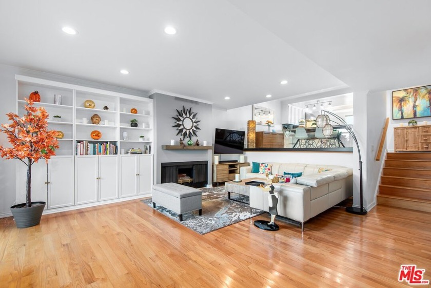 Beautifully updated townhome in one of the best interior - Beach Townhome/Townhouse for sale in Marina Del Rey, California on Beachhouse.com