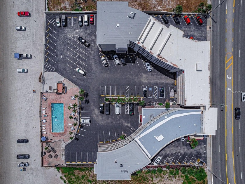 This beautiful one-bedroom, one-bathroom condo-hotel unit offers - Beach Condo for sale in Daytona Beach, Florida on Beachhouse.com