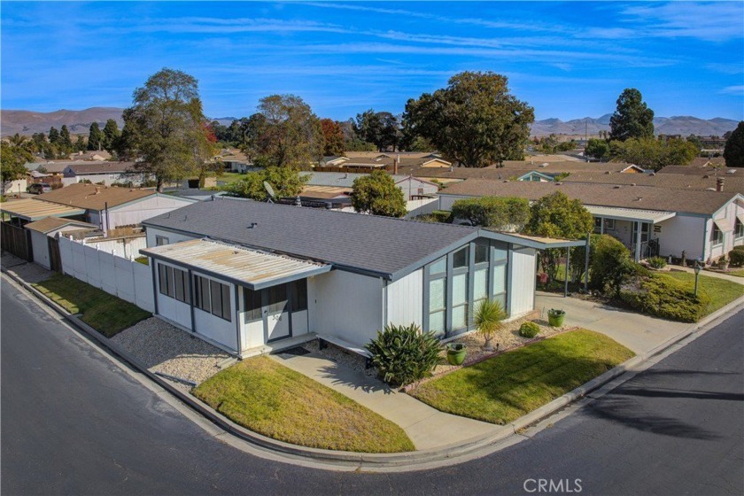 TOTAL MAKEOVER! This completely transformed home has been - Beach Home for sale in Santa Maria, California on Beachhouse.com